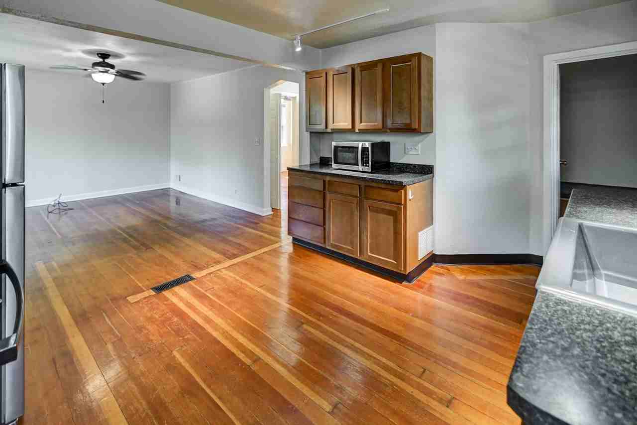 1404 Wyldhaven Ave - Photo 5 of 50