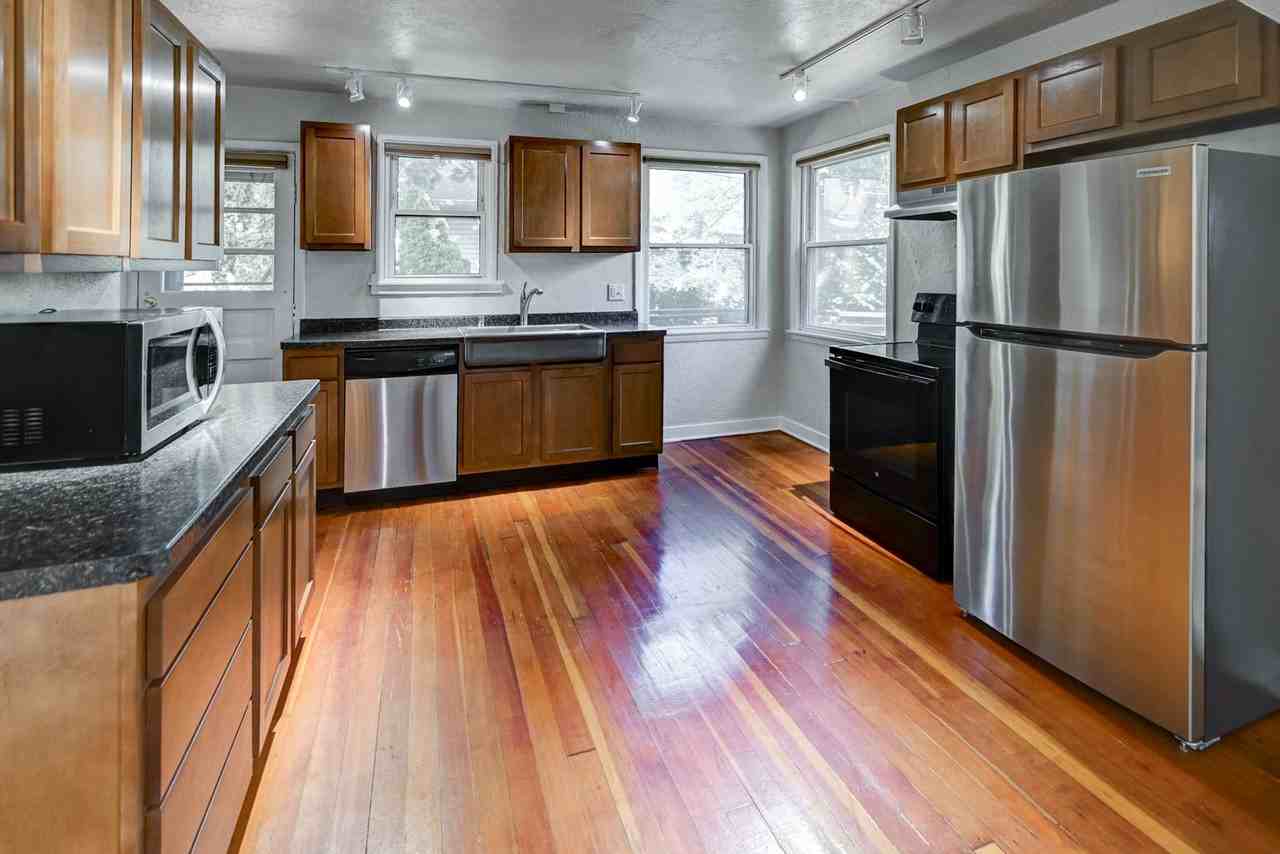 1404 Wyldhaven Ave - Photo 7 of 50