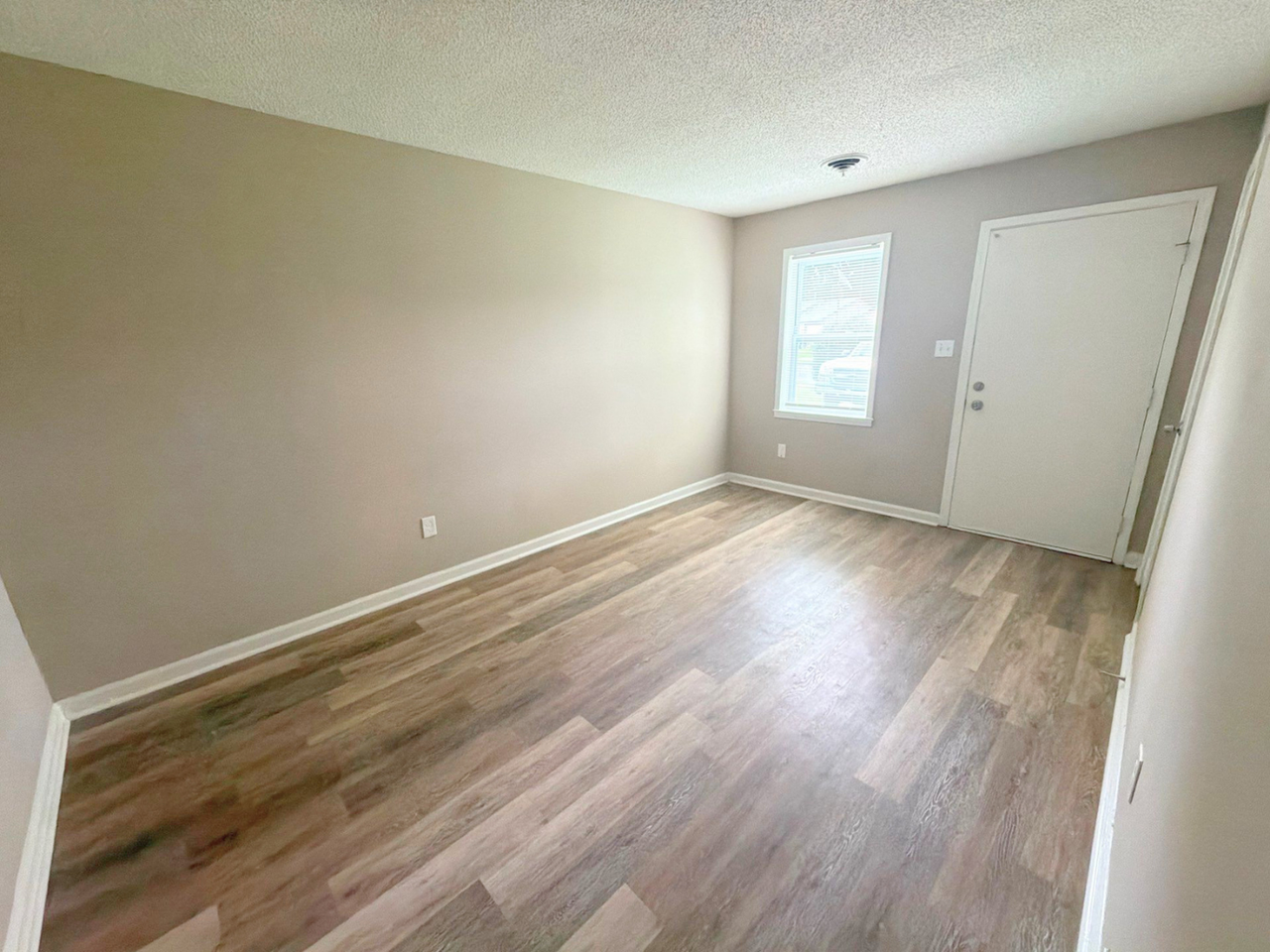 4066 Berrywood Ave - Photo 5 of 23