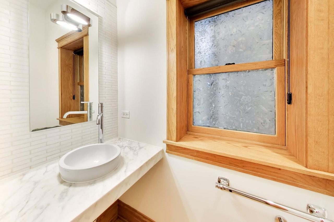 3752 N Wayne Ave - Photo 6 of 46
