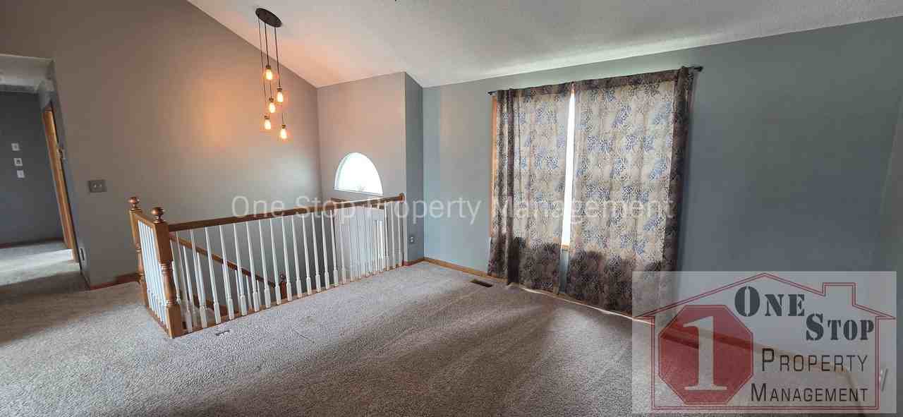 1317 S Huntington Dr - Photo 4 of 30