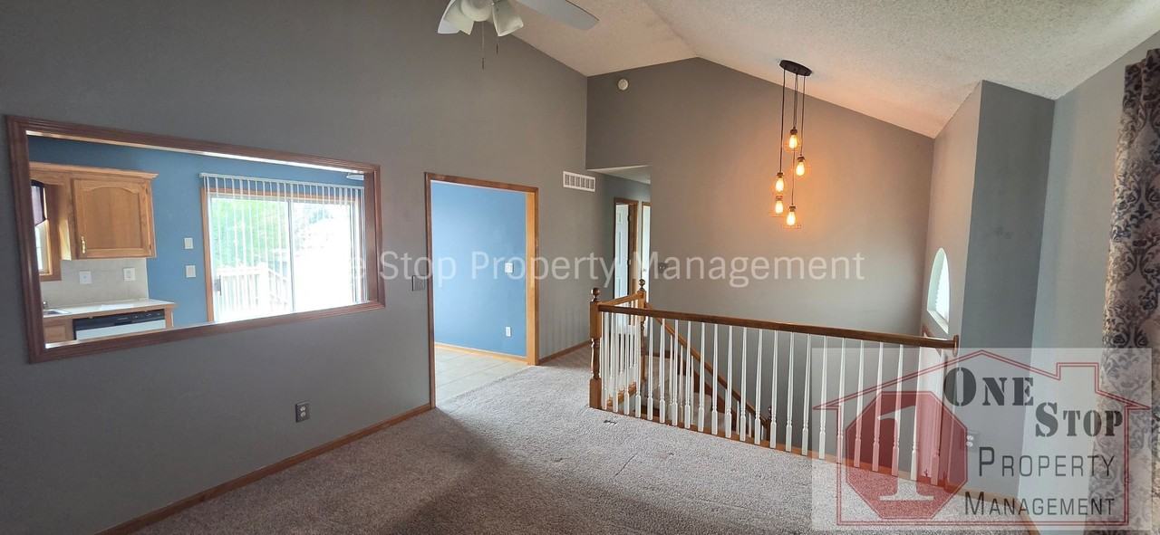1317 S Huntington Dr - Photo 5 of 30