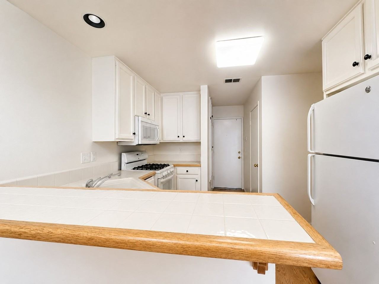 22941 Banyan Pl - Photo 3 of 12