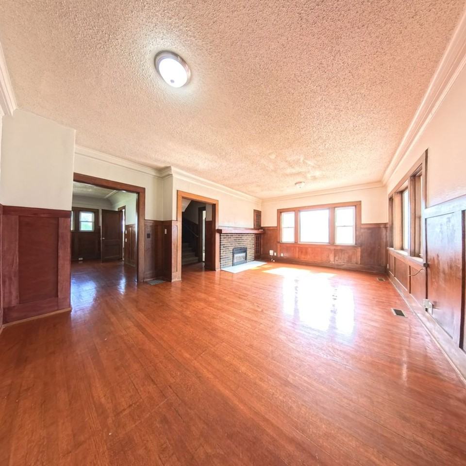 3303 University Ave - Photo 2 of 34