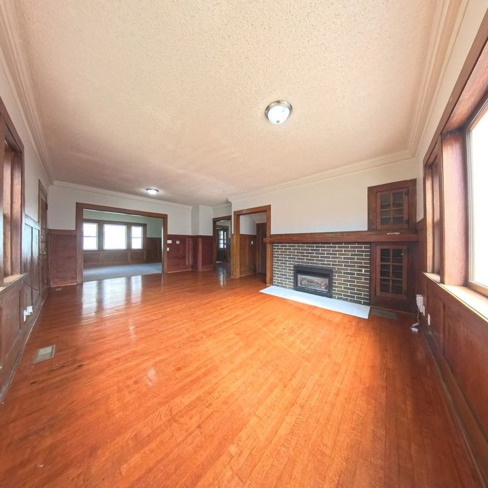3303 University Ave - Photo 3 of 34