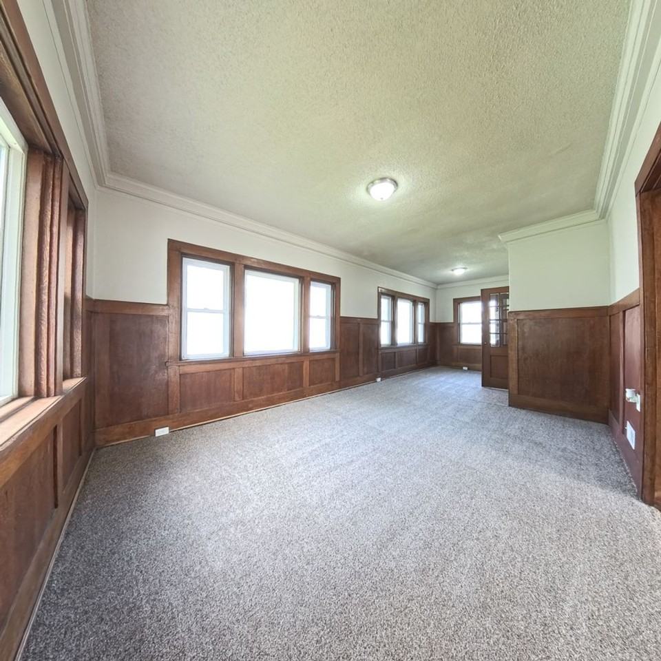 3303 University Ave - Photo 5 of 34
