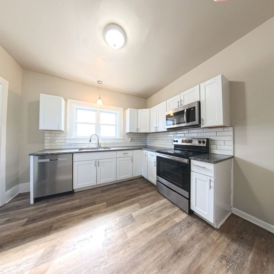 3303 University Ave - Photo 7 of 34