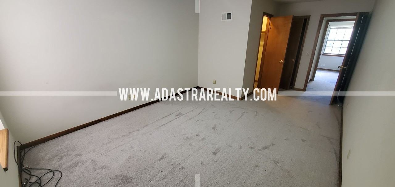 6622 W 149th Ter - Photo 2 of 16