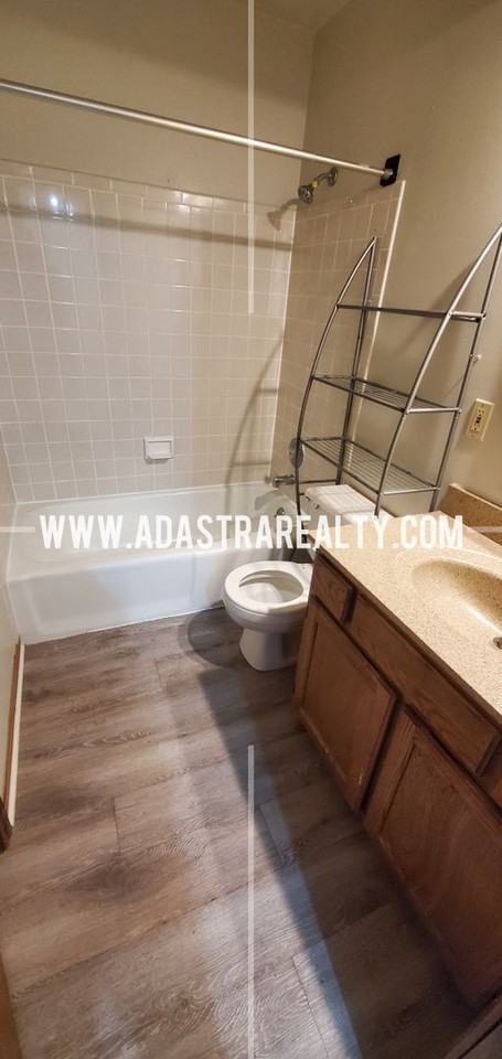 6622 W 149th Ter - Photo 5 of 16