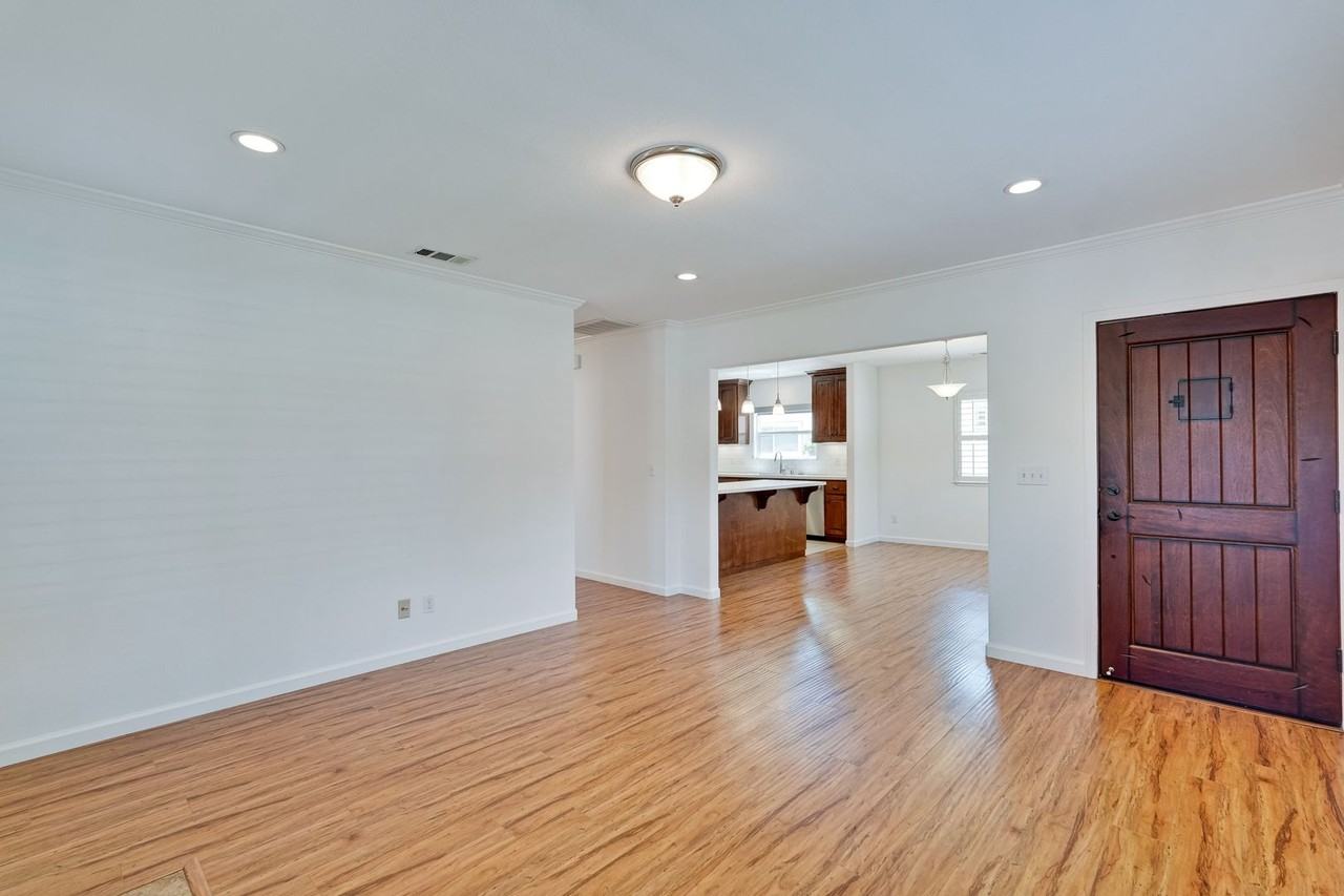 940 N 6th St - Photo 7 of 32