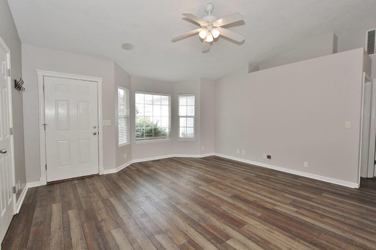 6236 S Star Struck Ave - Photo 6 of 28
