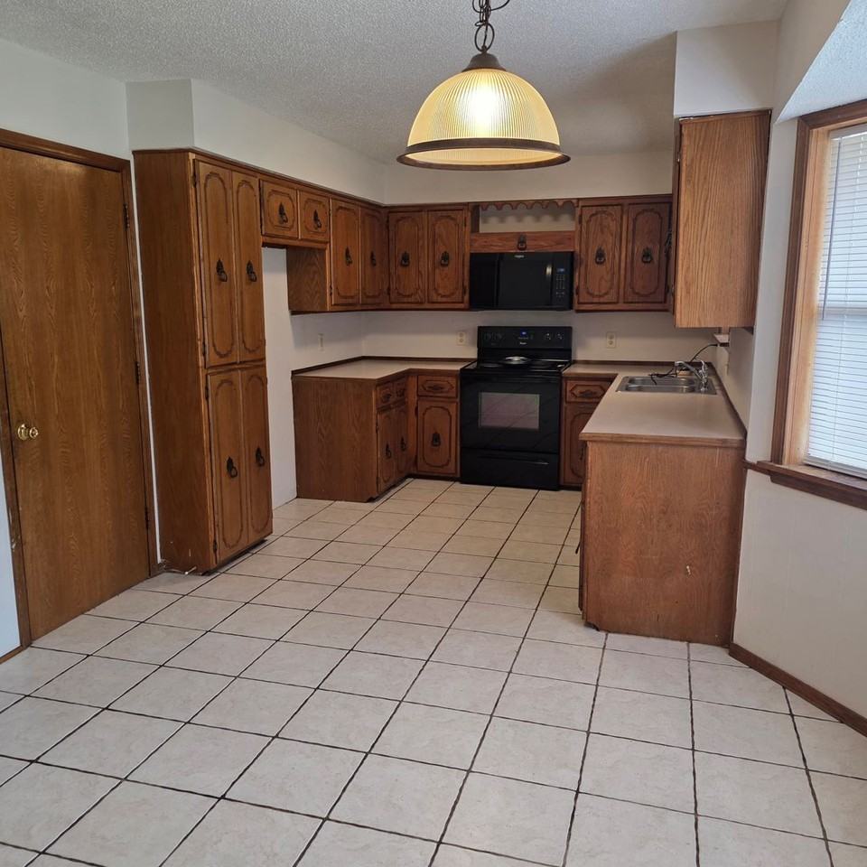 3228 W Village Ln - Photo 5 of 19