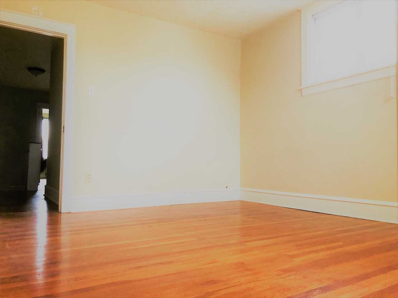 618 Gerhard St - Photo 7 of 17