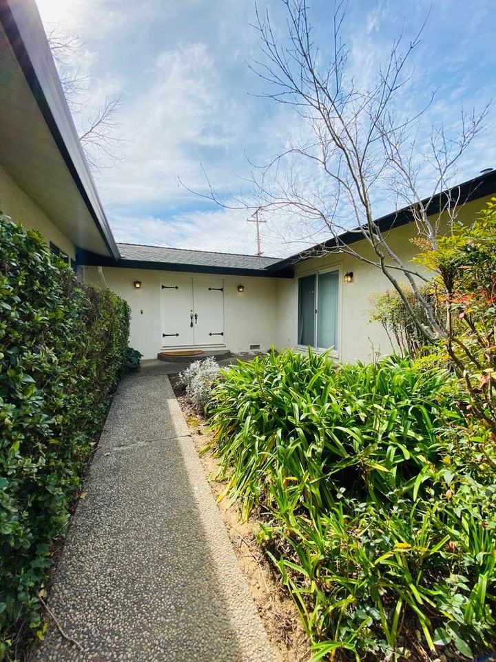 8942 2nd Ave - Photo 4 of 34