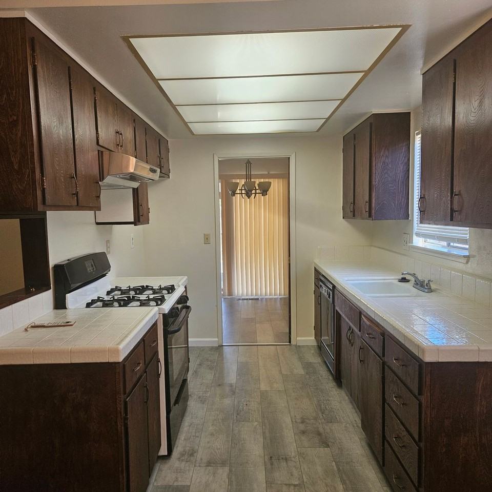3400 Stembridge Ave - Photo 2 of 9