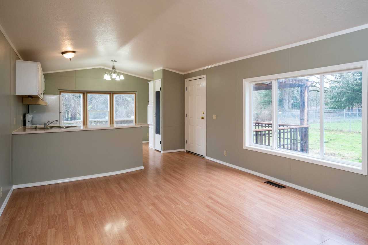 24808 Ne Dresser Rd - Photo 5 of 16
