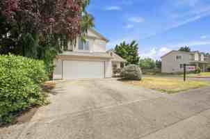 featured image of 3203 Ne 171st Ave