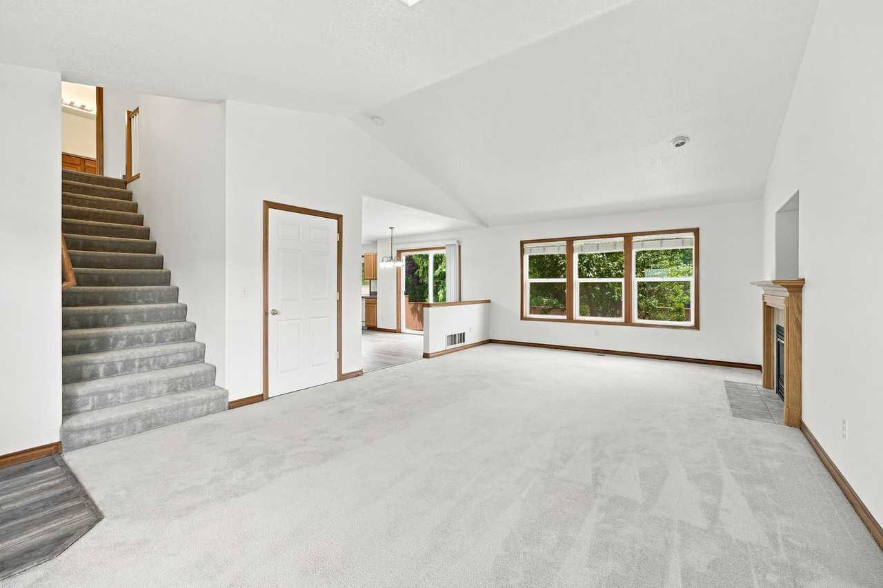 3203 Ne 171st Ave - Photo 4 of 37