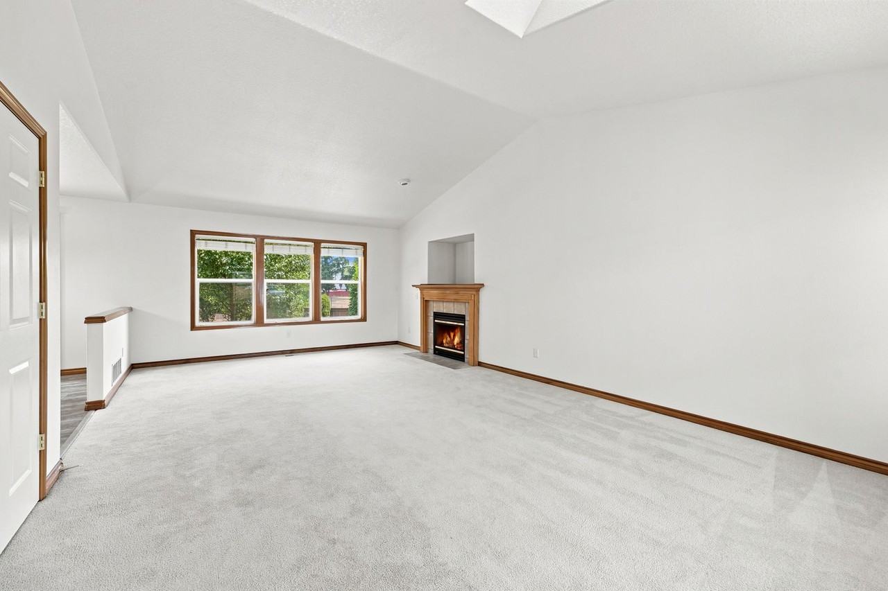 3203 Ne 171st Ave - Photo 5 of 37