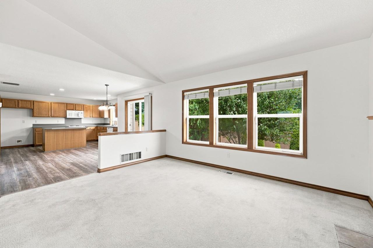 3203 Ne 171st Ave - Photo 6 of 37