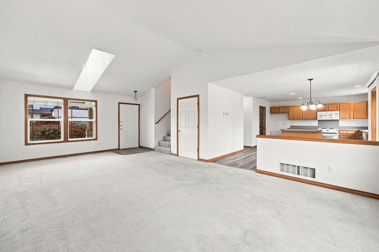 3203 Ne 171st Ave - Photo 7 of 37