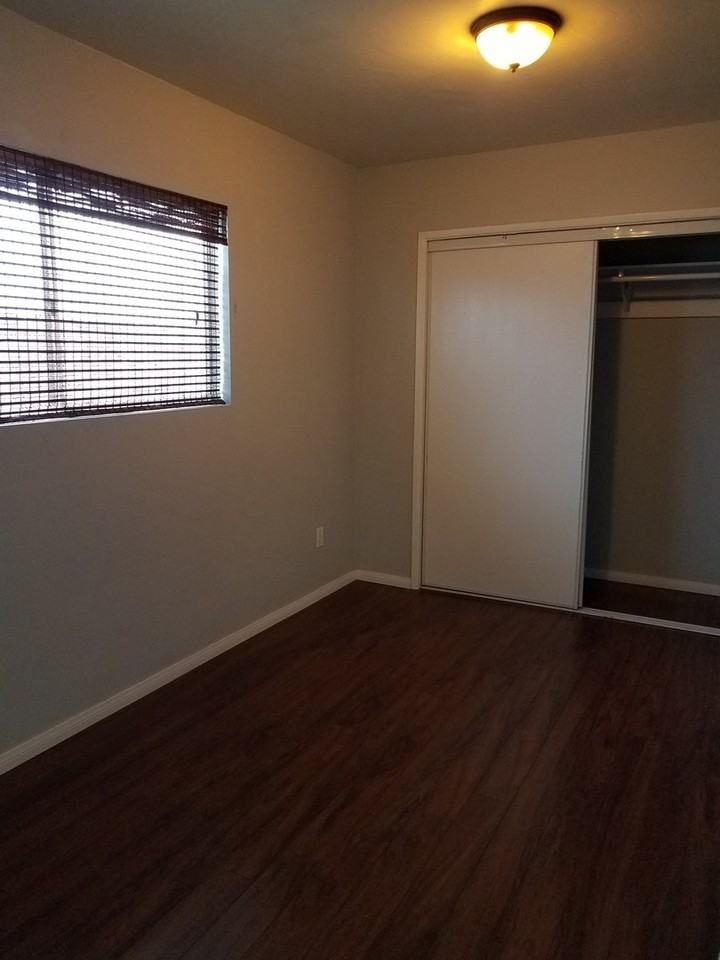 1438 15th St - Photo 7 of 13
