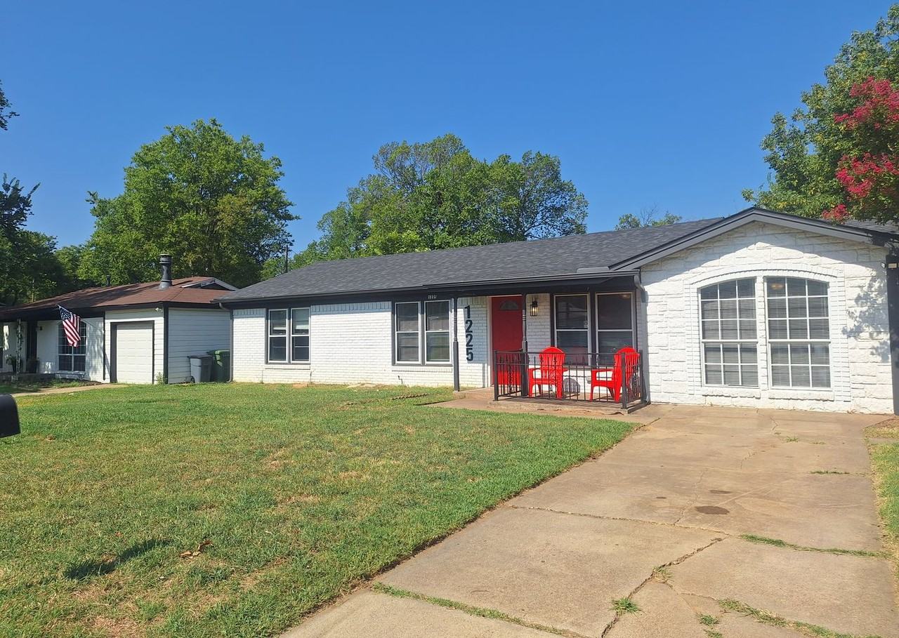 1225 Harrison Ln