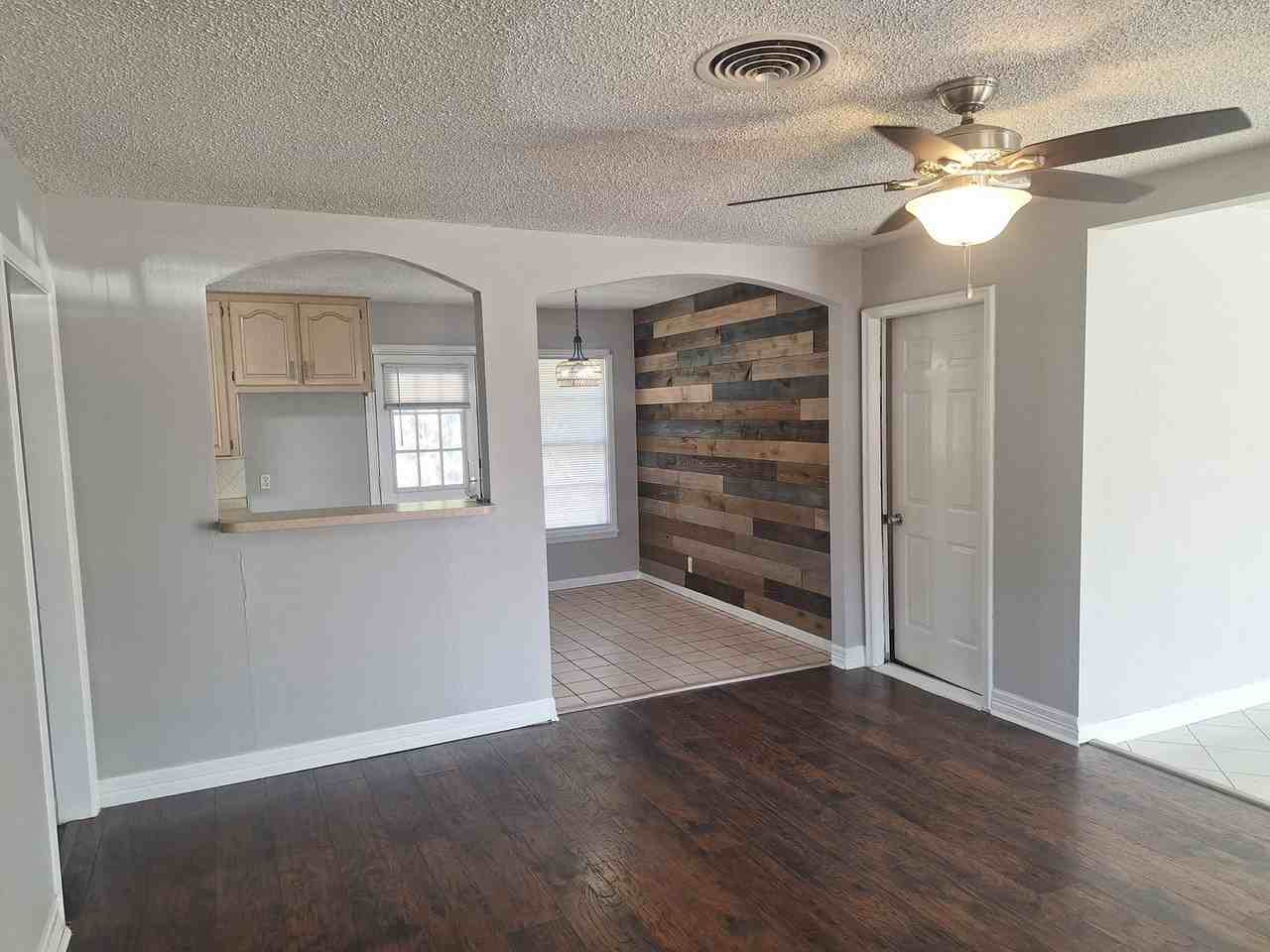 1225 Harrison Ln - Photo 5 of 25