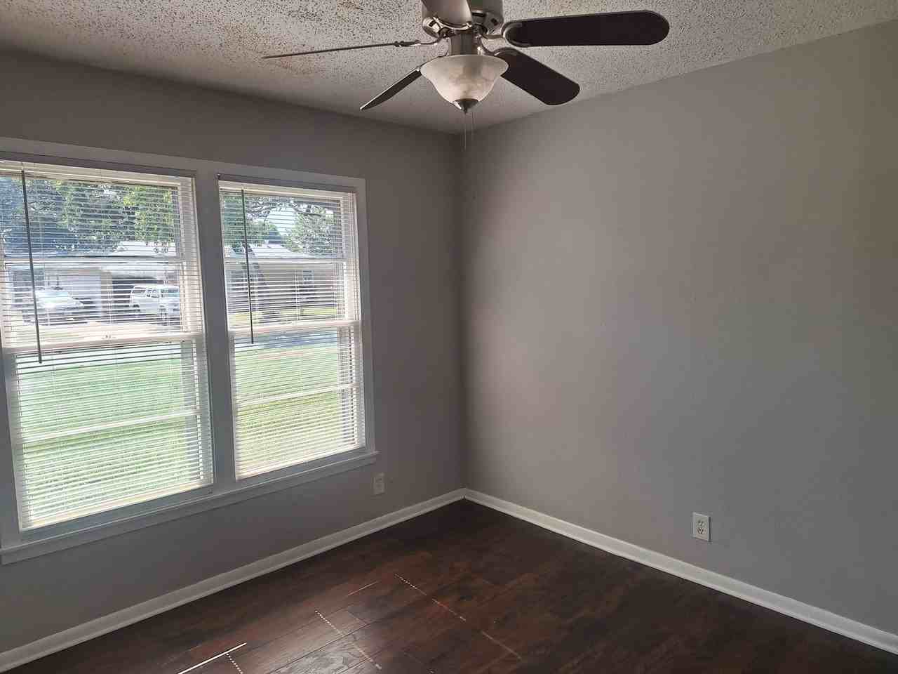 1225 Harrison Ln - Photo 6 of 25