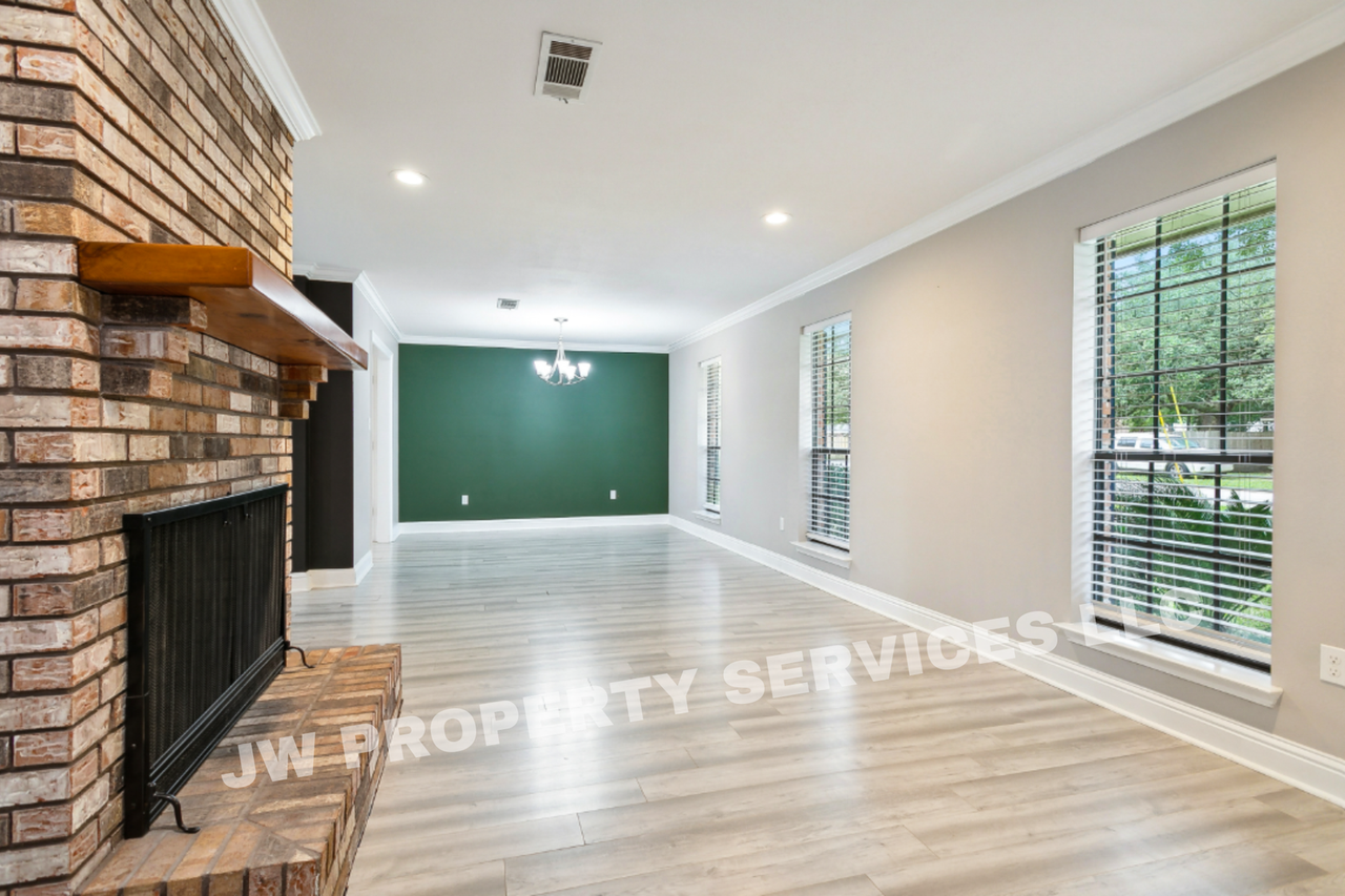 1476 Saint Christopher St - Photo 2 of 11
