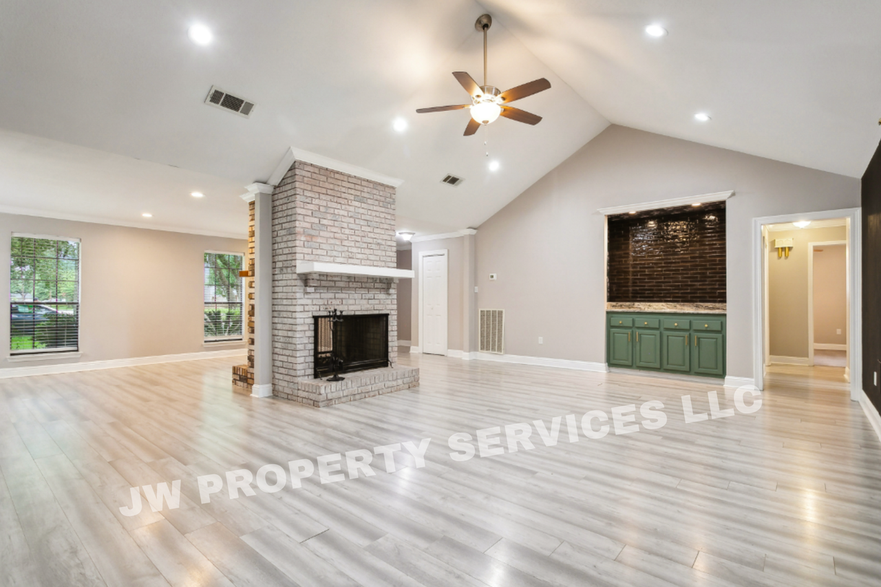 1476 Saint Christopher St - Photo 3 of 11
