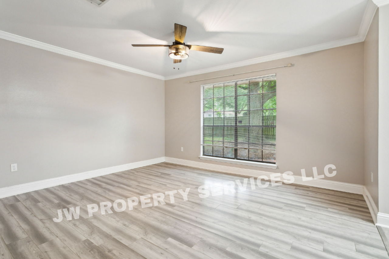 1476 Saint Christopher St - Photo 5 of 11