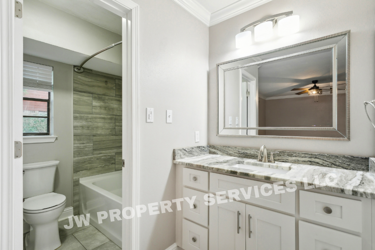 1476 Saint Christopher St - Photo 6 of 11