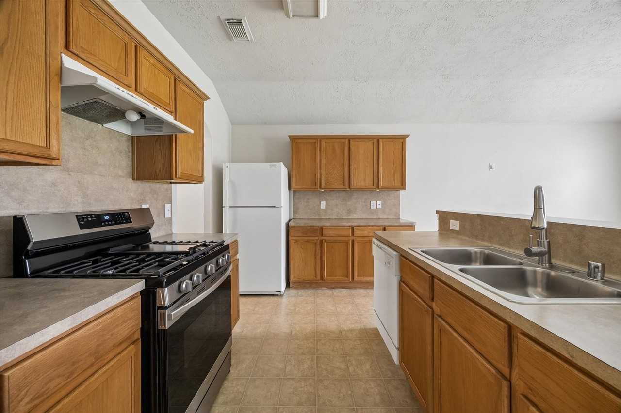 8022 Indian Desert Dr - Photo 7 of 19