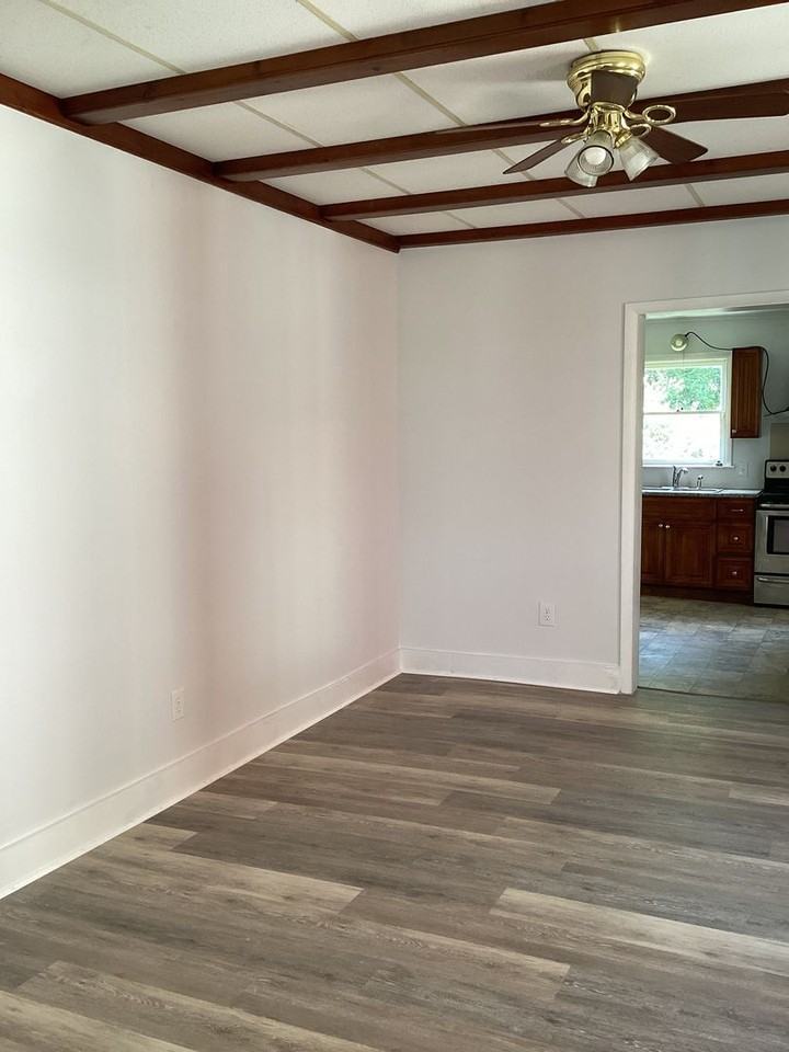 232 W 2nd St - Photo 6 of 32