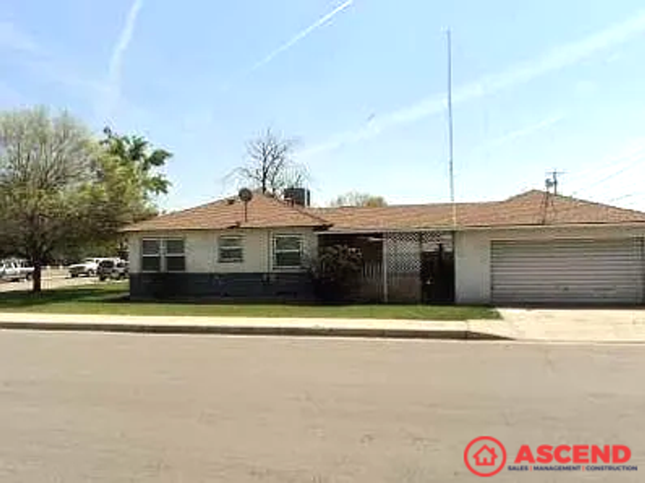 117 Cypress St - Photo 2 of 5