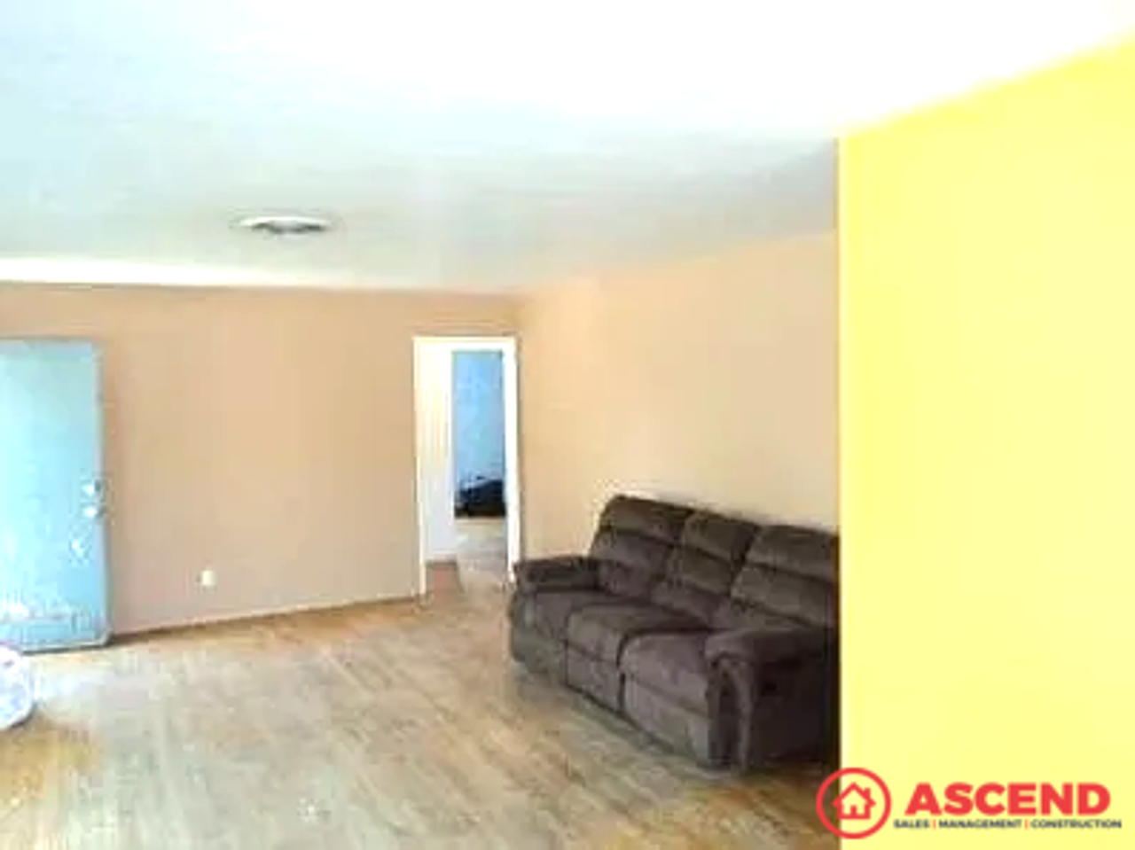 117 Cypress St - Photo 3 of 5