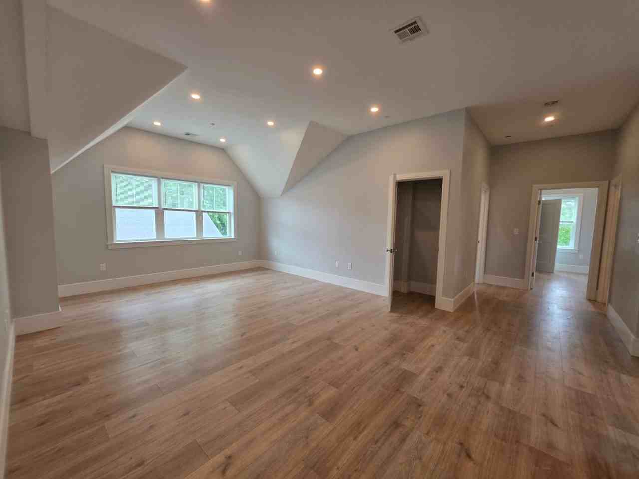 8 Holton St - Photo 2 of 27