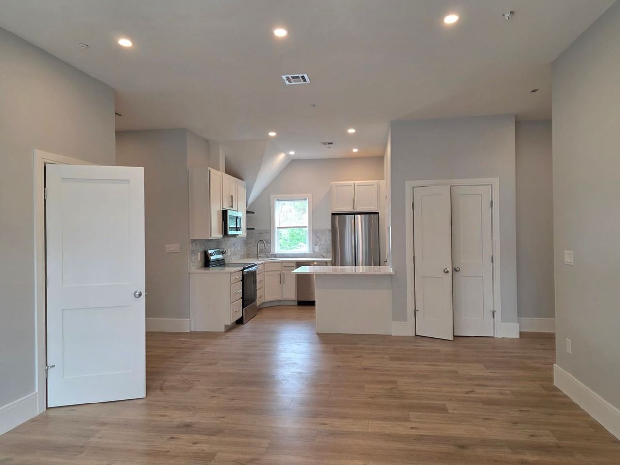8 Holton St - Photo 3 of 27