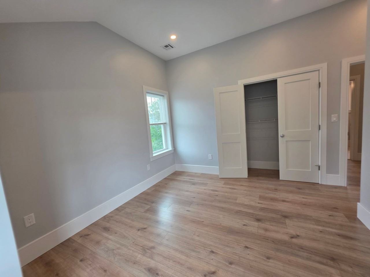 8 Holton St - Photo 7 of 27