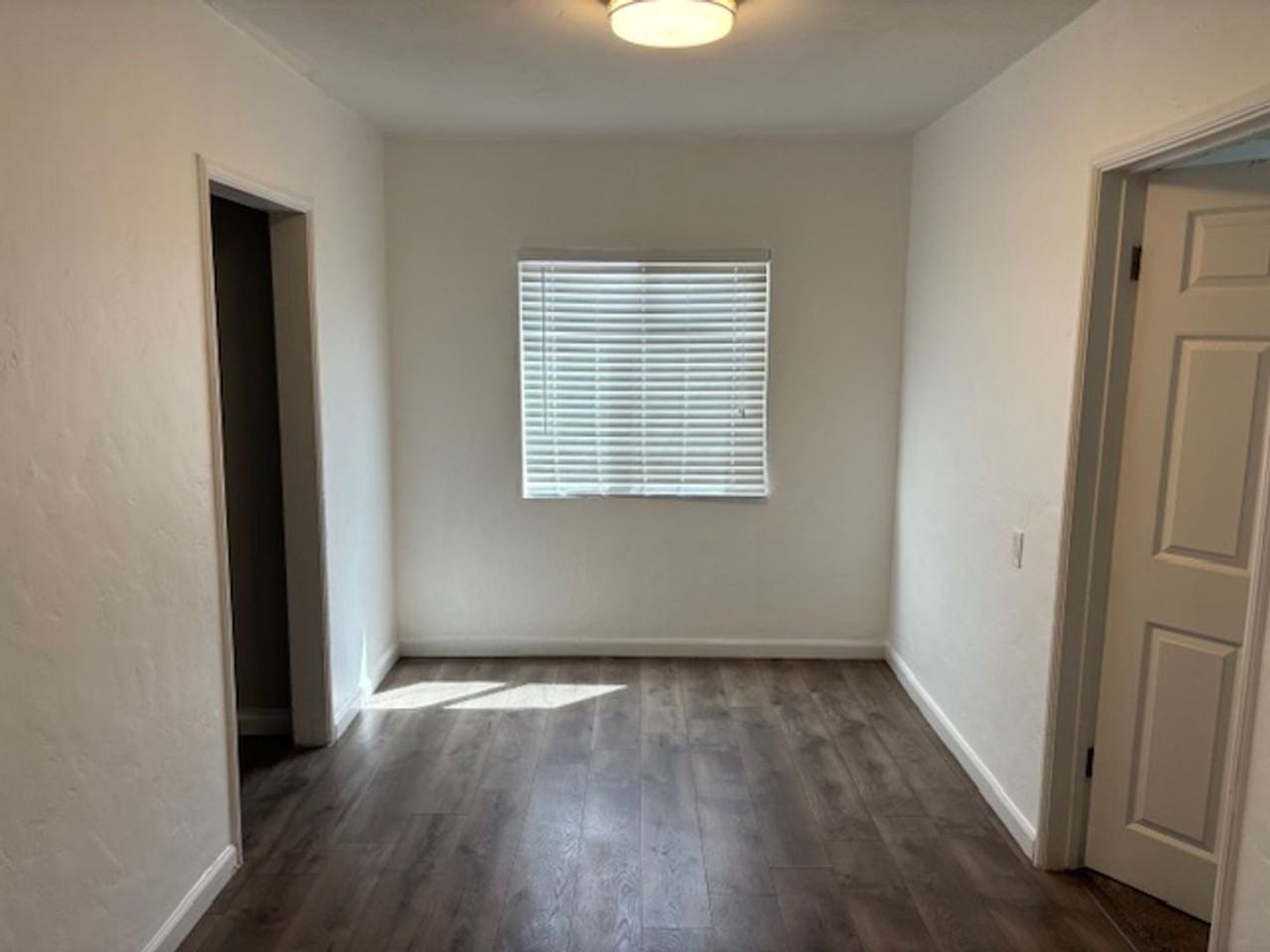 320 N Imperial Ave - Photo 5 of 10