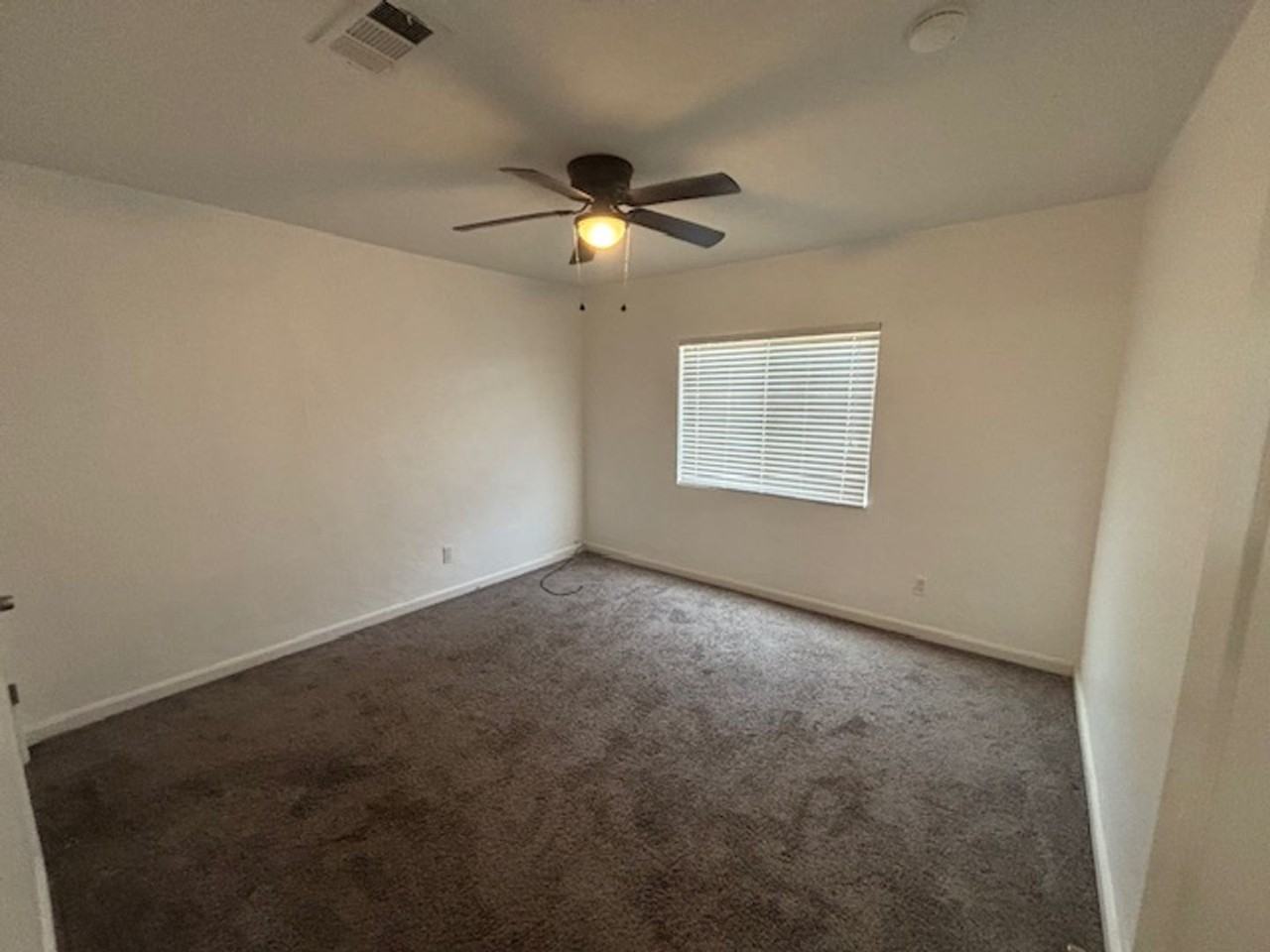 320 N Imperial Ave - Photo 6 of 10