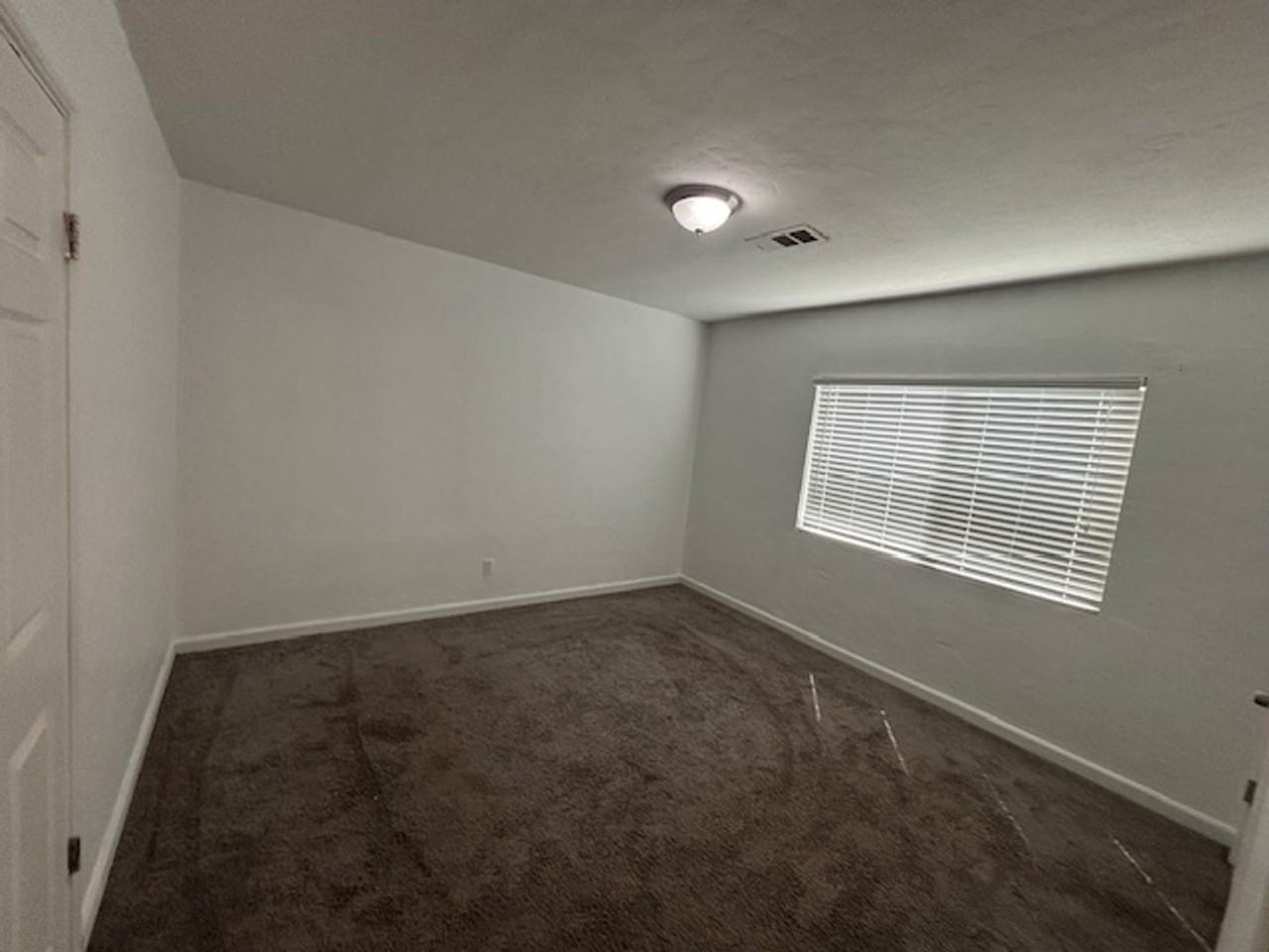 320 N Imperial Ave - Photo 7 of 10
