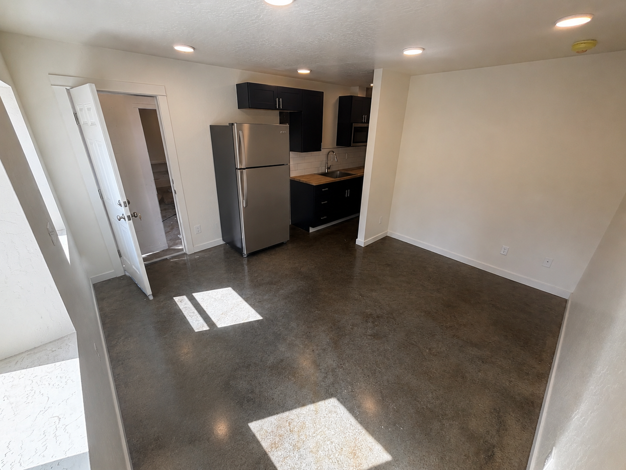 413 S Asbury St. - Photo 3 of 13