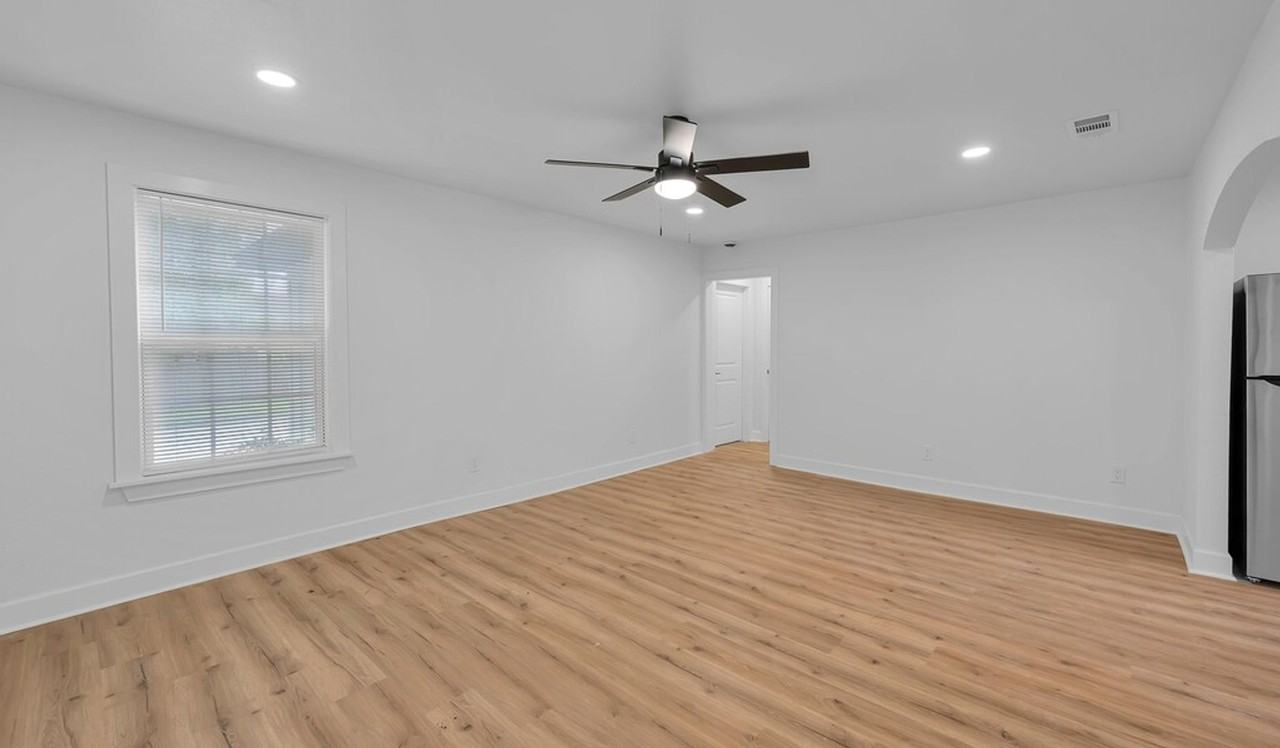 2525 Cole Ave - Photo 3 of 24