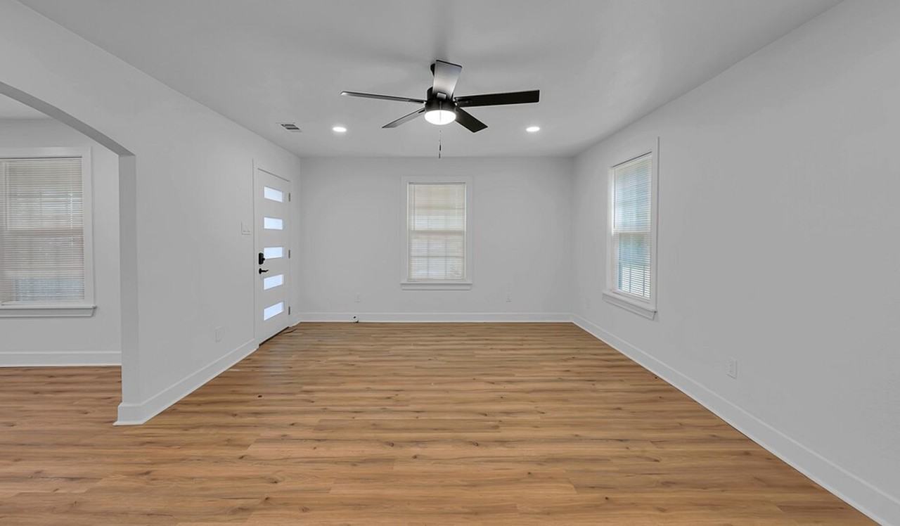 2525 Cole Ave - Photo 5 of 24