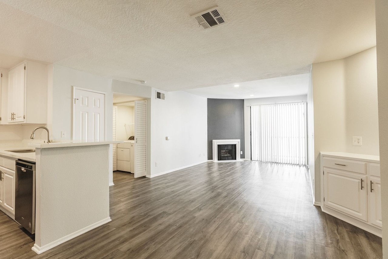 16117 Sunset Blvd - Photo 5 of 47