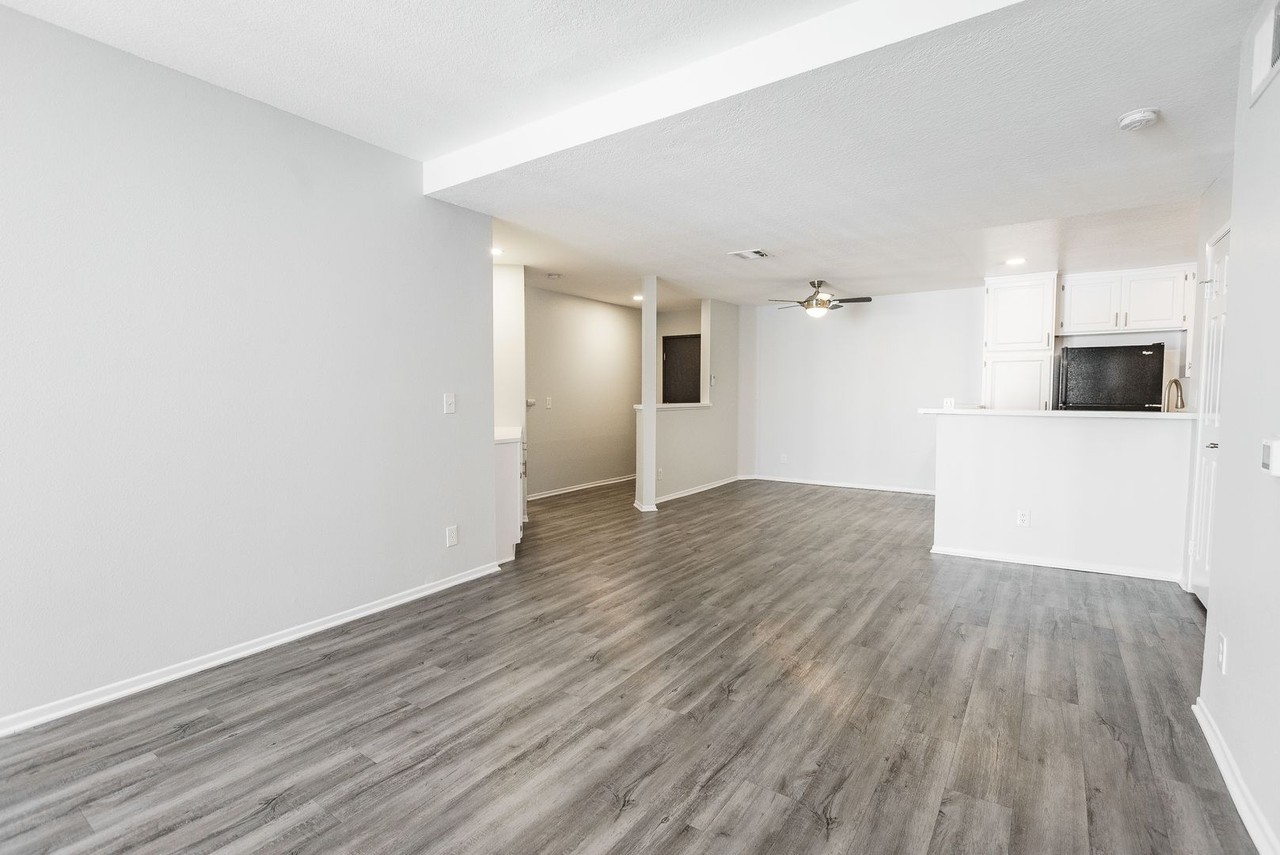16117 Sunset Blvd - Photo 6 of 47