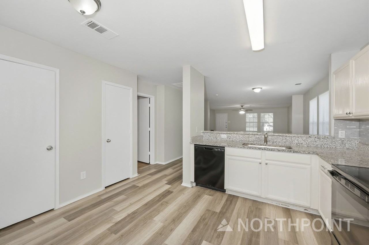 3075 Saint Nicholas Dr - Photo 5 of 16