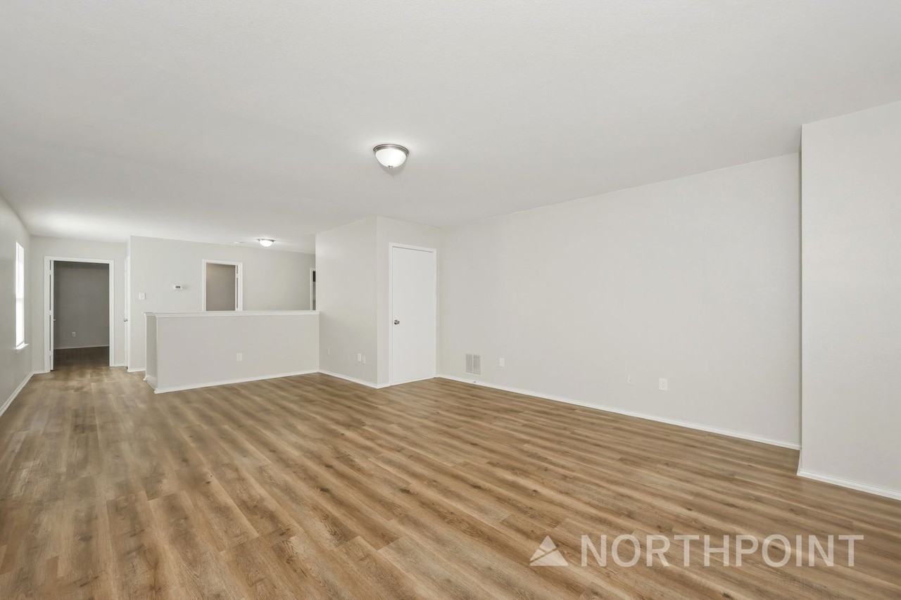 3075 Saint Nicholas Dr - Photo 6 of 16